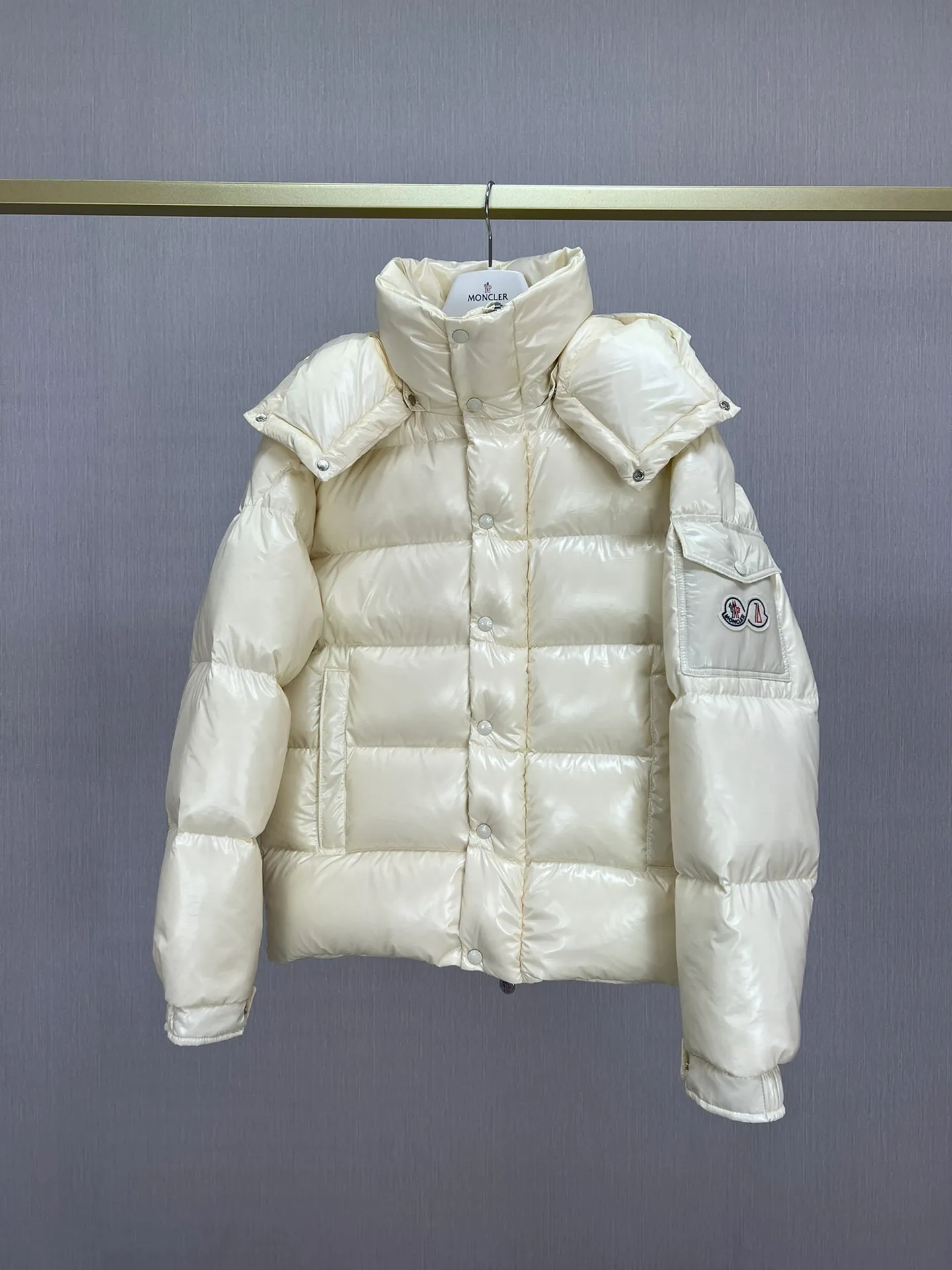 P390 Moncler/ 2026 70 、 。 DNA ， ， 。 Classic ， 、 。 Classic 70 。 Quality， 90 ，Premium Quality ， ，Black ！ Sizes M-3XL